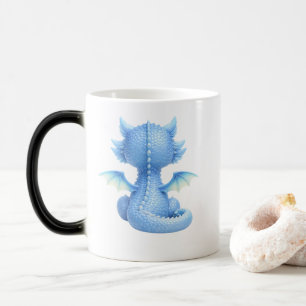 Magische Tasse mit einem süßen blauen Drachenbaby