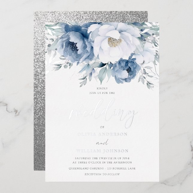 Magische Wintersaison Dusty Blue Wedding Silver Folieneinladung (Vorderseite/Rückseite)