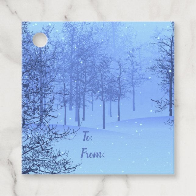 Magische Winterwälder auf einem Geschenkanhänger (Vorderseite)