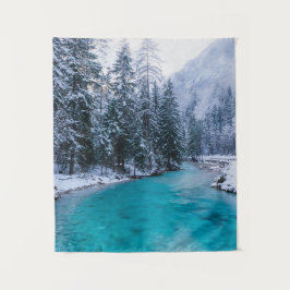 Magischer Fluss im verzauberten Winterwald Wandteppich