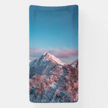 Magischer Himmel über dem Berg Storžič, Slowenien