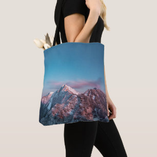 Magischer Himmel über dem Berg Storžič, Slowenien Tasche