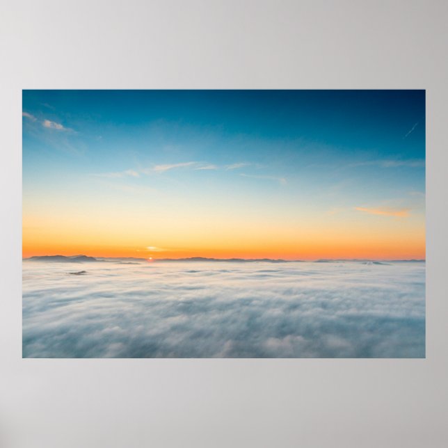 Magischer Sonnenaufgang über Wolken Poster (Vorne)