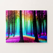 Magischer Wald mit Baumbestand-Silhouetten