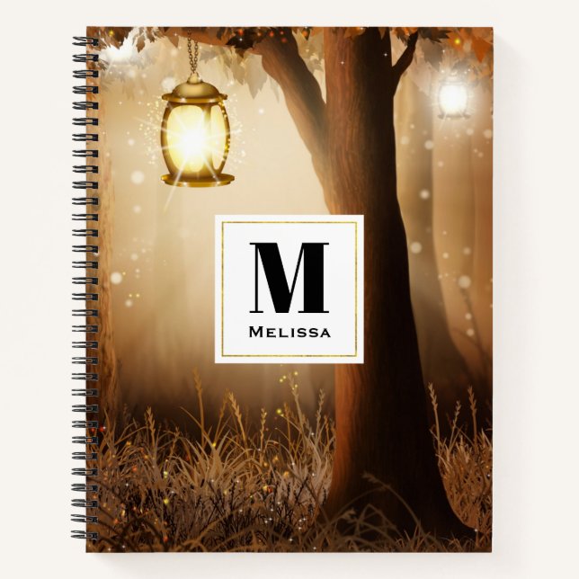 Magischer Wald mit Lichter-Monogramm Notizbuch (Vorderseite)