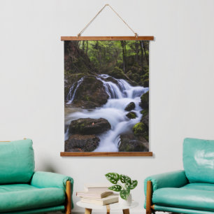 Magischer Wasserfall in der Schlucht Wandteppich Mit Holzrahmen