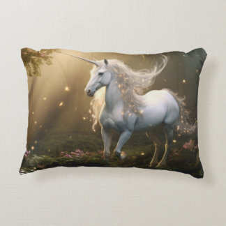 Magisches Einhorn für ein Märchen Dekokissen