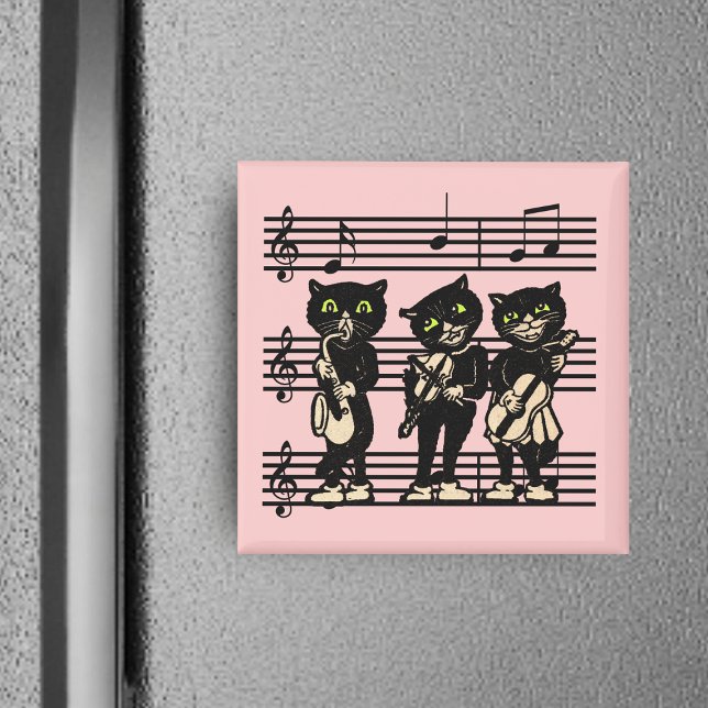 Magnet de chats noirs musicaux (Three jazz musicians black cats green eyes on sheet music on pink square magnet.)