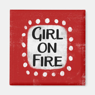 Magnet des Kühlschranks "Girl on Fire"