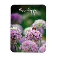 Abeille heureux avec la purple Allium Motivational