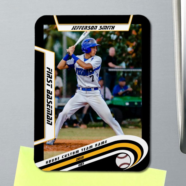 Magnet Flexible Baseball Keepsakes Libre Jaune Black Personnalisé (Baseball Player Magnet in Black with Custom Team Name and White Yellow Elements)