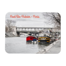 Bateaux domestiques près de Pont Bir-Hakeim - Pari