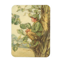 Fée d'orme ailée assise dans un arbre