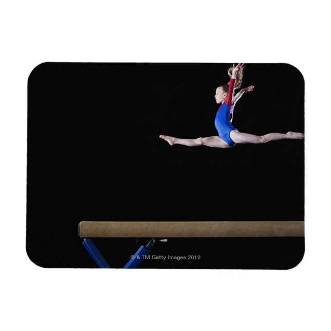 Magnet Flexible Gymnaste (9-10) sautant sur le poutre d'équilibre  (Horizontal)