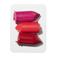 Pile de rouge à lèvres cassé