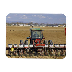 Magnet Flexible Tracteur tirant un planteur de maïs de graine
