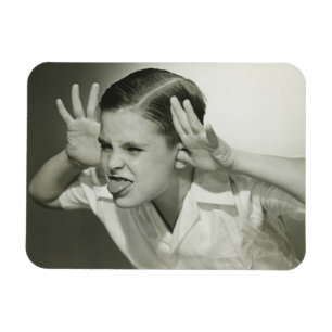 Magnet Flexible Un garçon qui fait son visage