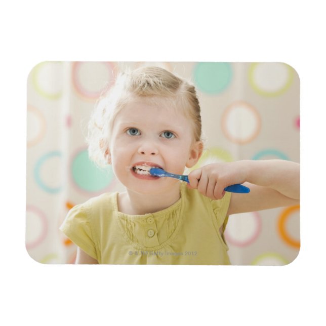 Magnet Flexible USA, Utah, Lehi, fille (2-3) brossant les dents (Horizontal)