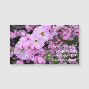 Magnet mit rosa Frühlingsblumen-Foto und Vergebung