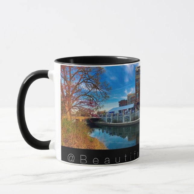 Magnifique Mug de Naperville Riverwalk (Gauche)