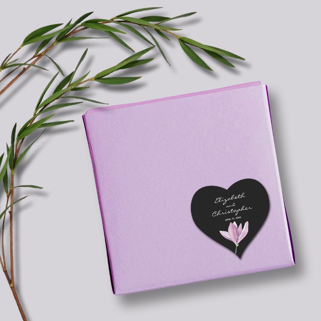 Magnolia Floral Gastgeschenk Hochzeit auf schwarz Herz-Aufkleber (Magnolia Floral Wedding Favor Black Heart Shaped Stickers)