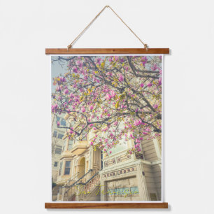 Magnolienblüten und Viktorianisches Haus Wandteppich Mit Holzrahmen