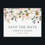 Magnolische Rose Save the Date grün Postkarte<br><div class="desc">Elegante Wasserfarbe Rosen und Weiße Magnolien Save the Date Hochzeitsankündigung Postcard beinhaltet botanische Grün-und Eukalyptus-Blätter.</div>