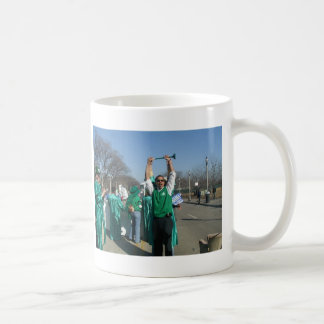 MähenSie (Obama) März mit den Rasen-Förstern Kaffeetasse