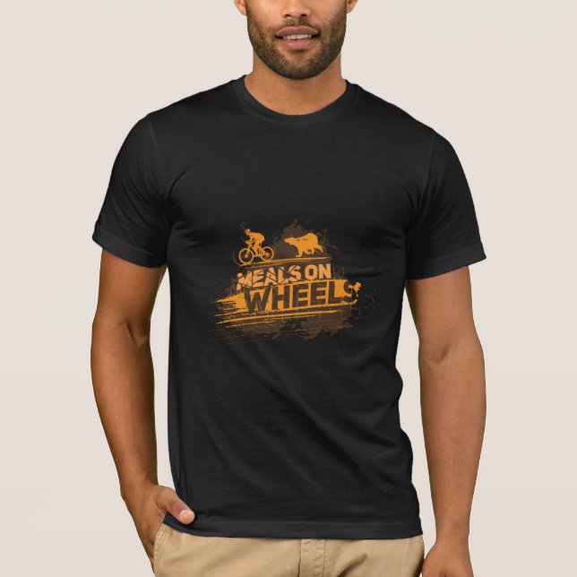 Mahlzeiten auf Rädern Bear Chase Cyclist T-Shirt (Vorderseite)