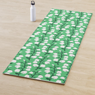 Maiglöckchen auf einer Smaragdgrünen Yogamatte