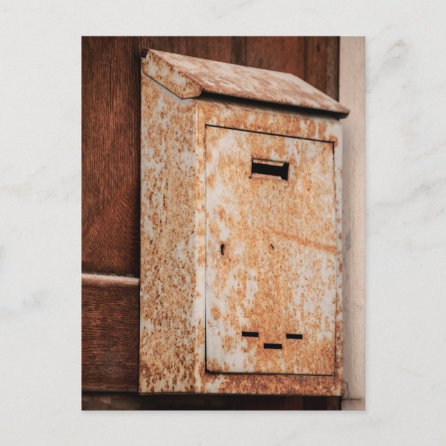 Mailbox rostig im Freien Postkarte (Vorderseite)