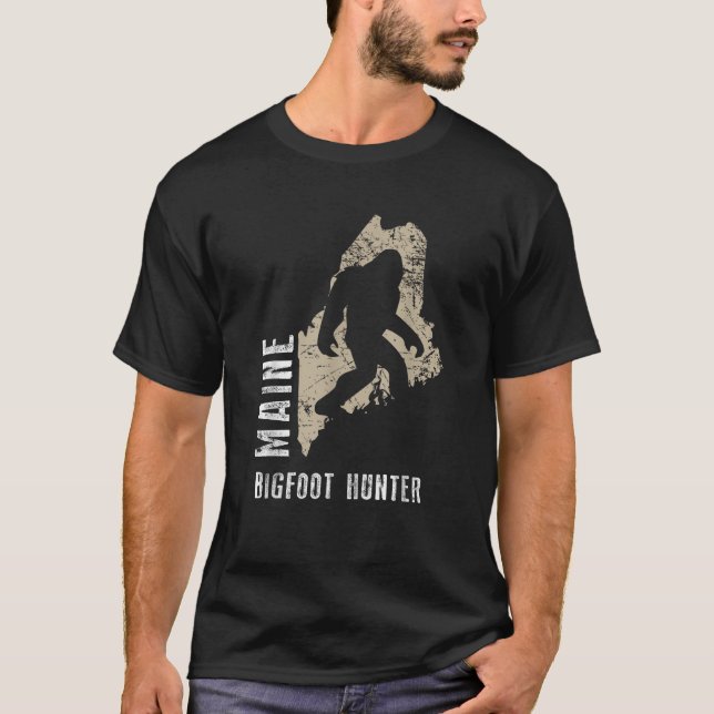 Maine Bigfoot Hunter Funny Sasquatch Geschenk T-Shirt (Vorderseite)