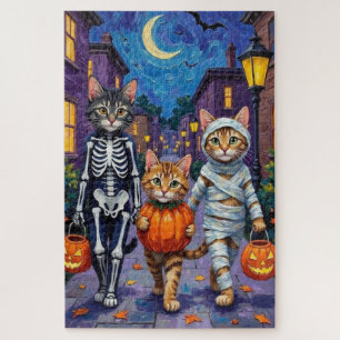 Maine Coon Katzen beim Trick-or-Treat an Halloween