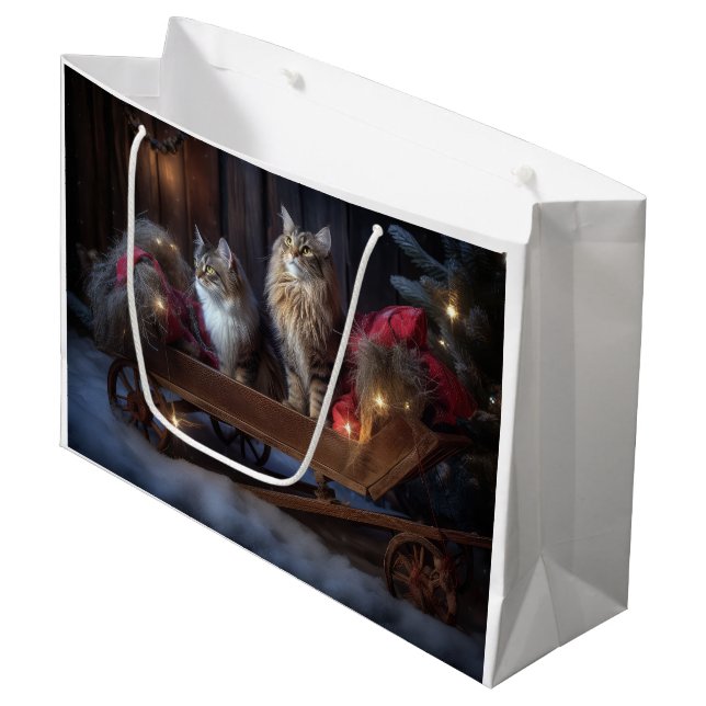 Maine Coon Snowy Sleigh Weihnachtsdekor Große Geschenktüte (Vorderseite Schrägansicht)