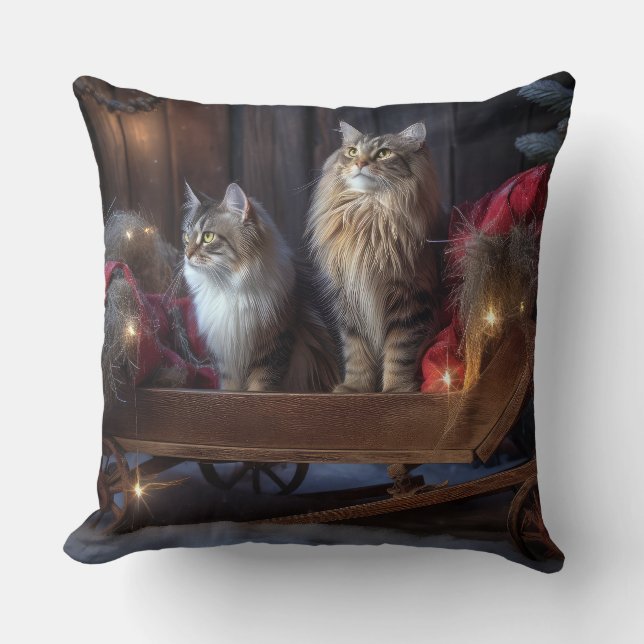 Maine Coon Snowy Sleigh Weihnachtsdekor Kissen (Vorderseite)