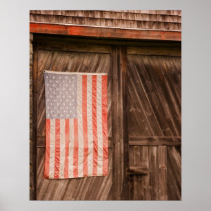 Maine, verblasste amerikanische Flagge an der Tür  Poster