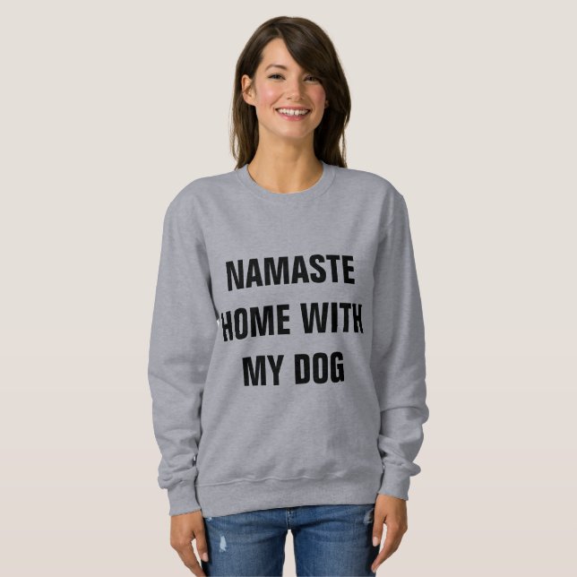Maison de Namaste avec mon sweatshirt de chien (Devant entier)