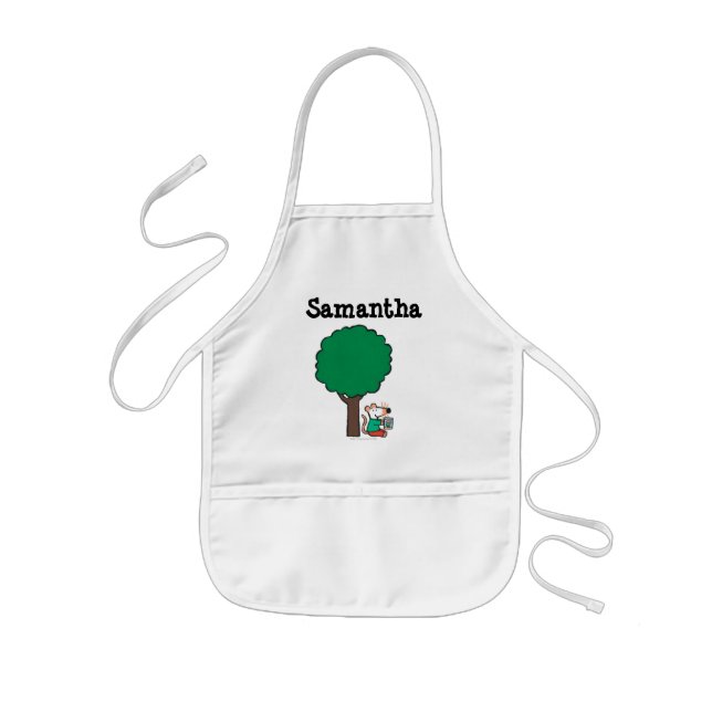 Maisy liest ihr Bibliotheks-Buch draußen Kinderschürze (Vorne)