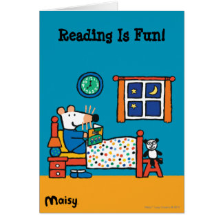 Maisy prête pour des pyjamas de bleu de lit