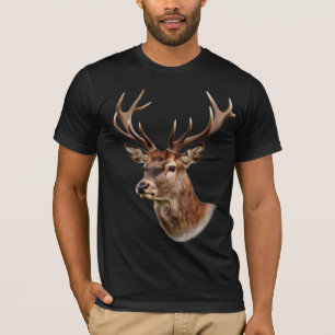 Majestätiges Hirschporträt mit großen Geweihen T-Shirt