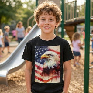 Majestätiges Weißkopfseeadler-Porträt mit amerikan T-Shirt