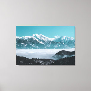 Majestätische Berge über das Nebeltal Leinwanddruck