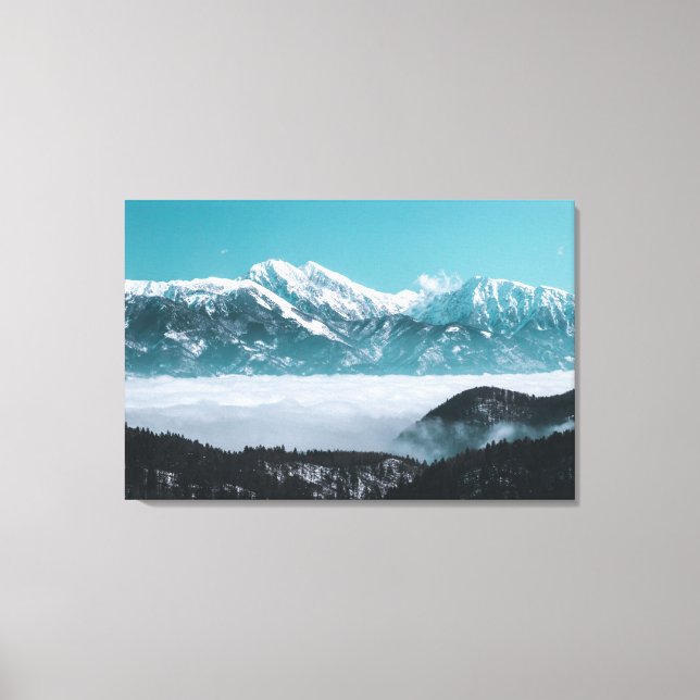 Majestätische Berge über das Nebeltal Leinwanddruck (Vorderseite)