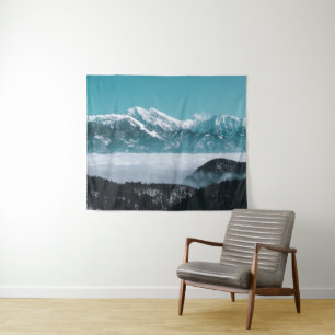 Majestätische Berge über das Nebeltal Wandteppich