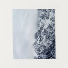 Majestätische Berge unter Wolken Wandteppich