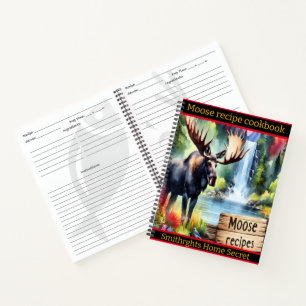 Majestätische Elche durch einen ruhigen Wasserfall Notizbuch