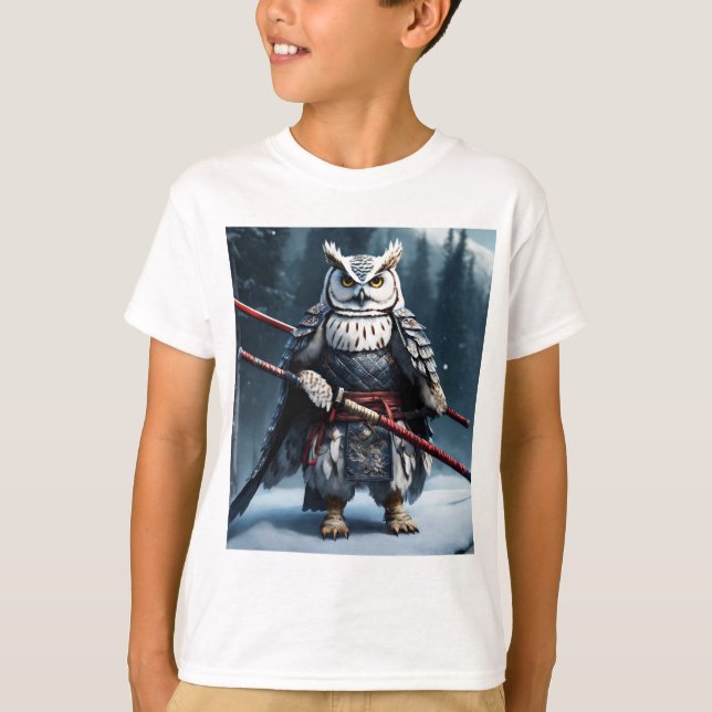 majestätische Schneeeule, die auf einem T - Shirt  (Vorderseite)