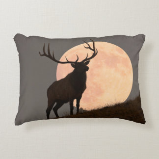 Majestätische Stier-Elch-und Vollmond-Aufstieg Dekokissen