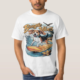 Majestätischer Beagle erobert das Wellenreiten T-Shirt