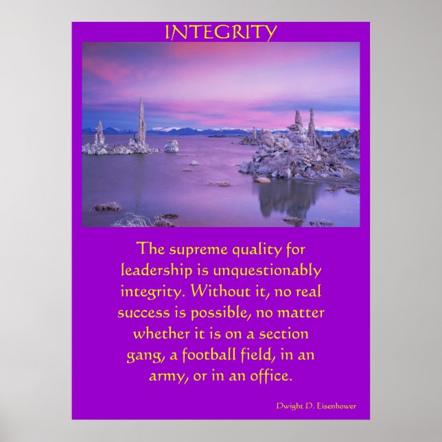 majestätischer Himmelsblick mit steigendem Felsen Poster (Vorne)